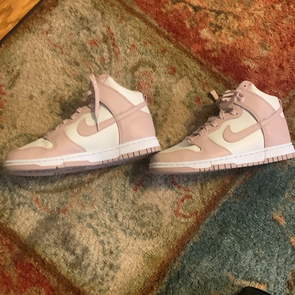 Pink & white Nike dunks - Picture 2 of 4
